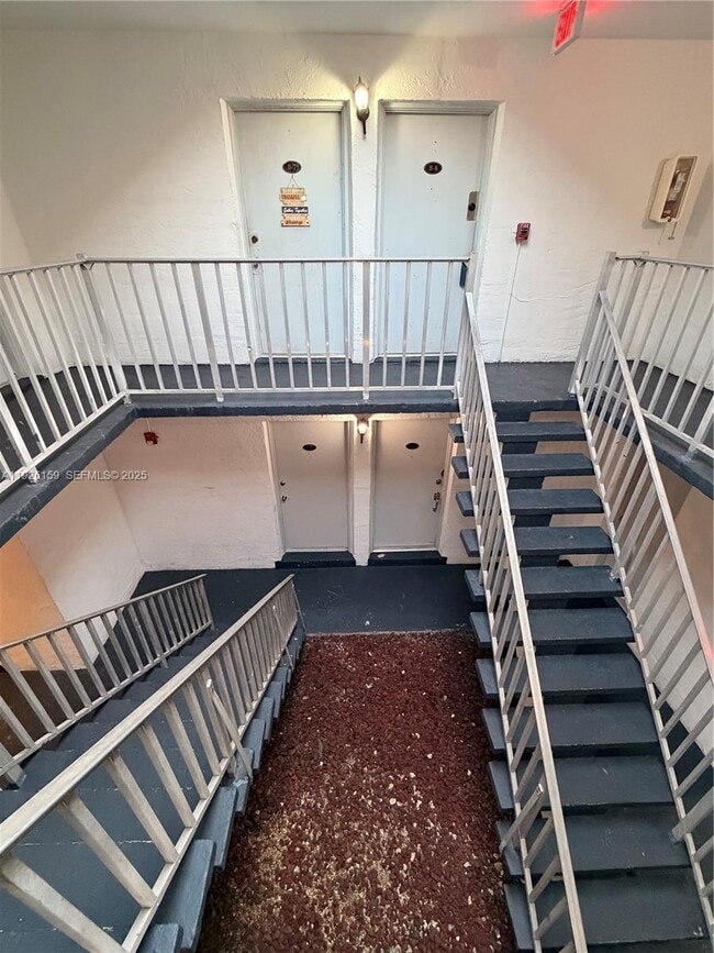 Building Photo - 7250 SW 94th Pl Unit B8