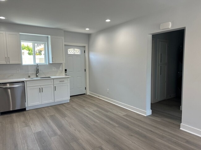 Photo - 1128 12th St Unit 2 Bedroom, 2 Bathroom Renovated Apartment