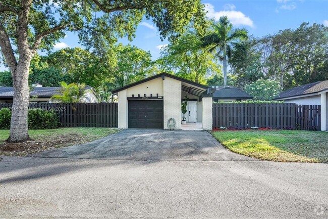 Building Photo - 10853 SW 132nd Cir Ct Rental