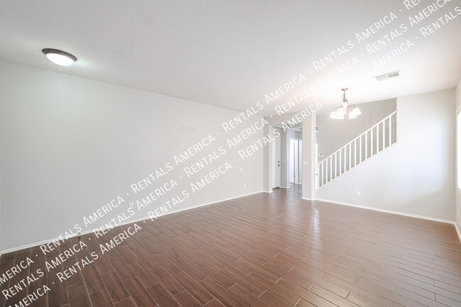 4563 E Oxford Ln