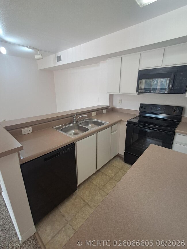 Photo - 171 SW Palm Dr Unit 203