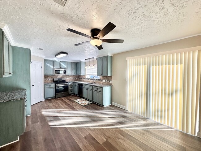 Photo - 16143 Little Cypress Ln