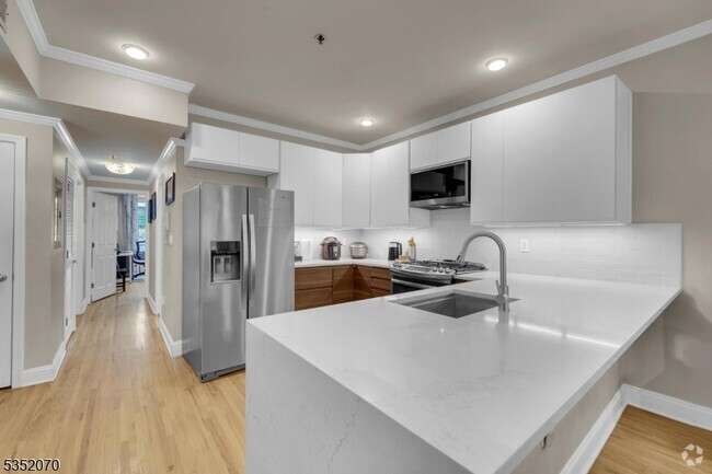 Building Photo - 81 Jefferson St Unit 2 Rental