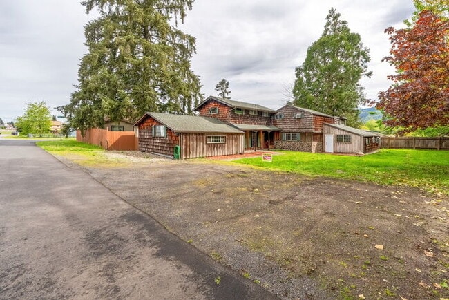 Building Photo - FOUR BEDROOM CHARMER WITH ADU IN CASTLE ROCK
