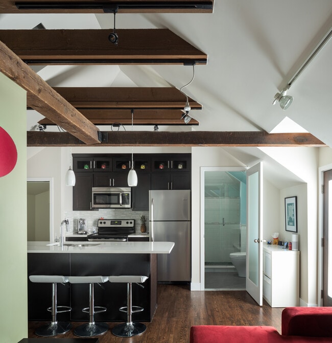 Building Photo - 1044 N Pennsylvania St Unit Carriage House