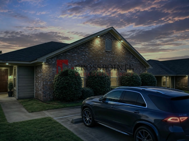 3 Bedroom 2 Bath Duplex at Mansion Creek in Tyler! 1/2 off first full months rent