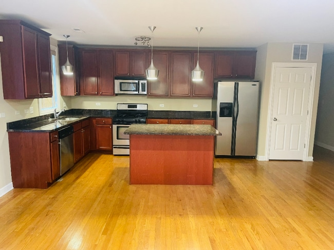 Photo - 1475 E 69th St