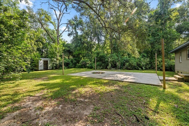 Photo - 1812 Honeysuckle Dr