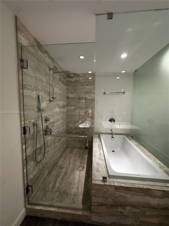 Photo - 2900 NE 7th Ave Unidad 1604