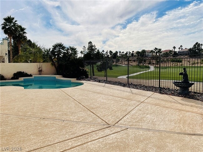 231 Cliff Valley Dr