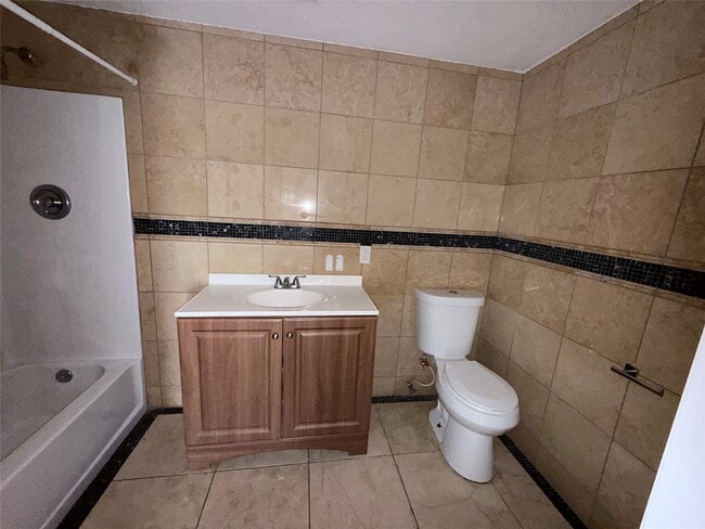 Photo - 13809 Hershe St