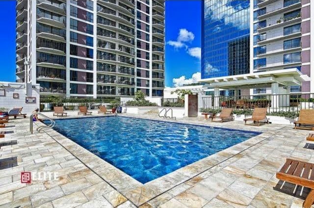 Rooftop Pool and Barbecue Area - 225 Queen St Unit 24B