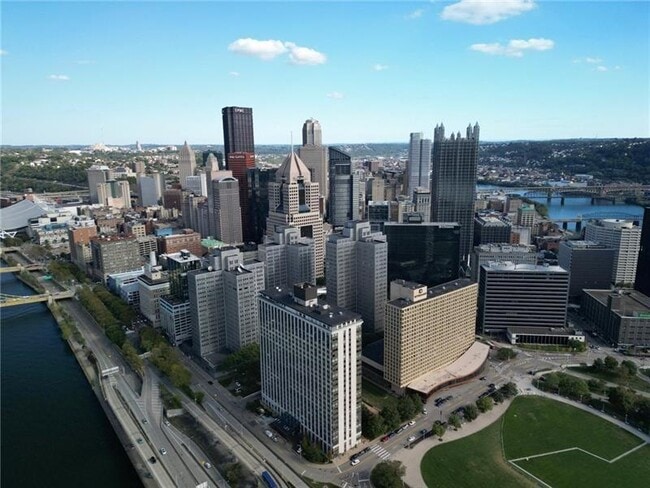 Photo - 320 Fort Duquesne Blvd