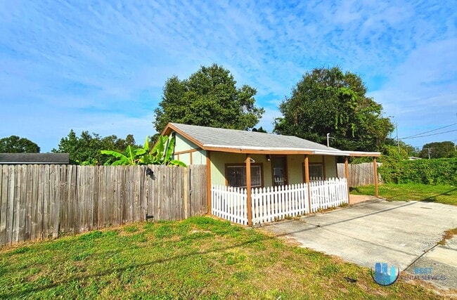Photo - Rare flexible commercial space available for monthly lease on busy Combee Road