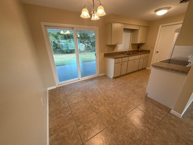 Photo - 41 S Monroe St