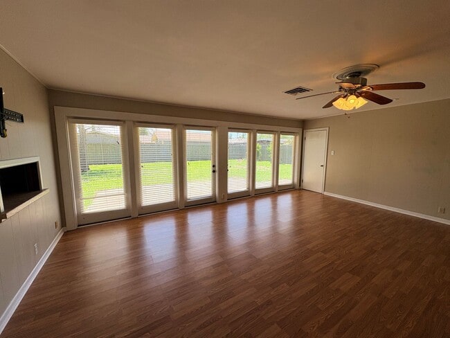 Photo - 901 Fair Oaks Ln