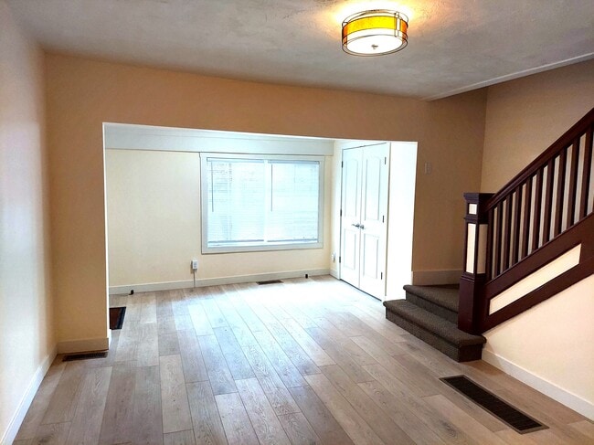 Photo - 806 N State St