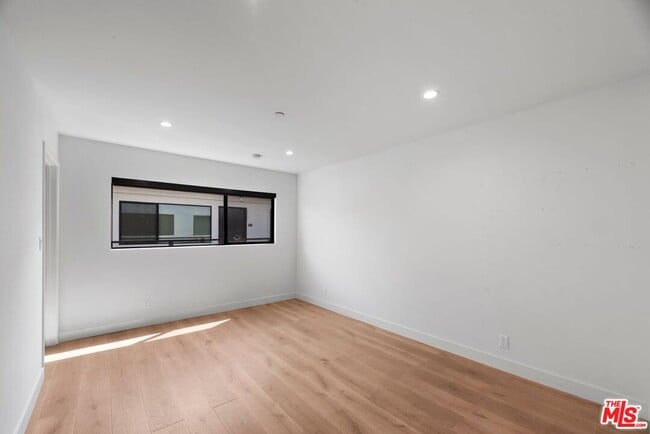 Photo - 725 N Alfred St Unit 209