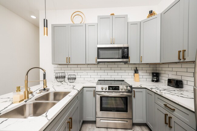 Photo - 2216 Dyson St