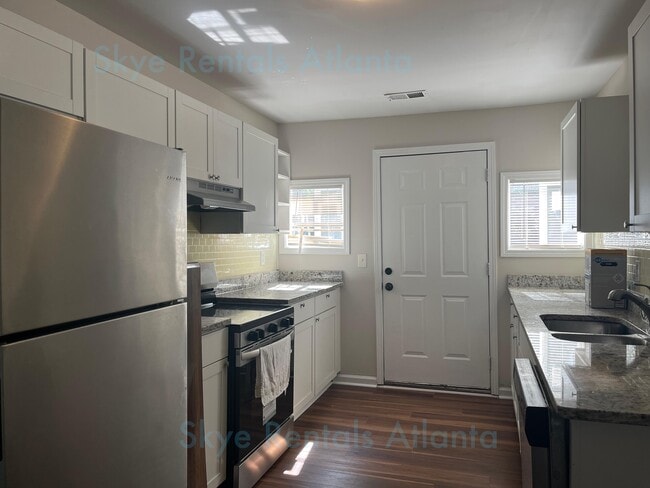 Building Photo - 3277 Wheeler St Unit 3275