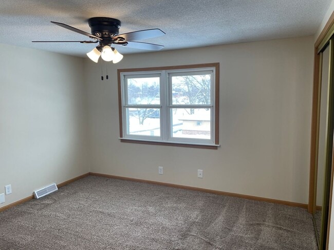 Photo - 2 Bedroom, 1 Bath Townhouse in LeClaire, IA
