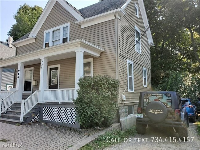 916 Greenwood Ave
