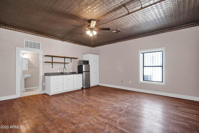 Building Photo - 5753 W Glendale Ave Unit Apt 203