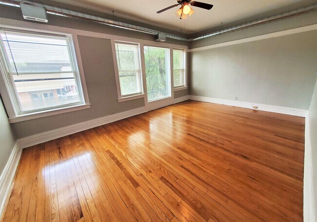 Photo - 4239 N Lincoln Ave Apartment Unit 2