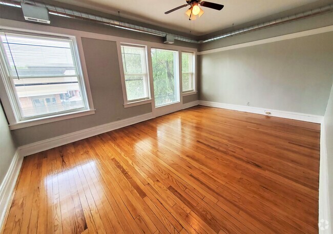Building Photo - 4239 N Lincoln Ave Unit 2 Rental