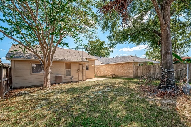 Photo - 7111 Village Lake Dr