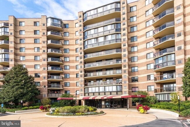 Building Photo - 8370 Greensboro Dr Unit 1004