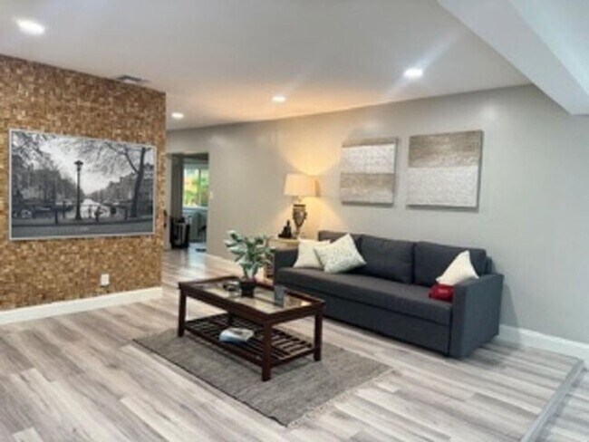 Photo - 200 NE 56th St