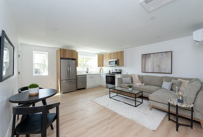 Building Photo - 7 Kenoza Ave Unit 101 Rental
