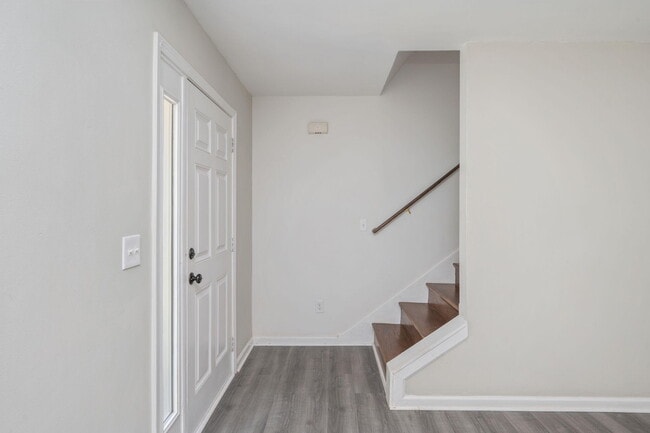 Photo - 242 Wainwright Dr