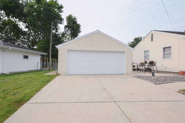 Photo - Ranch style apartment in duplex with finis...