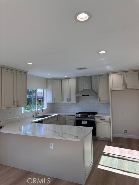 Photo - 565 E 12th St