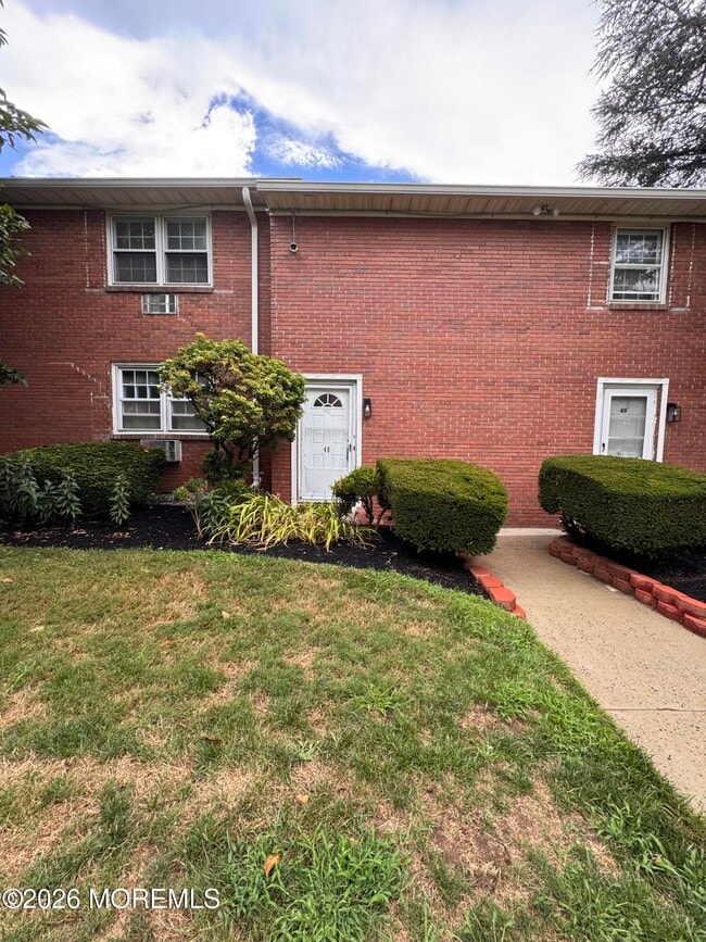 Building Photo - 364 Westwood Ave Unit 48