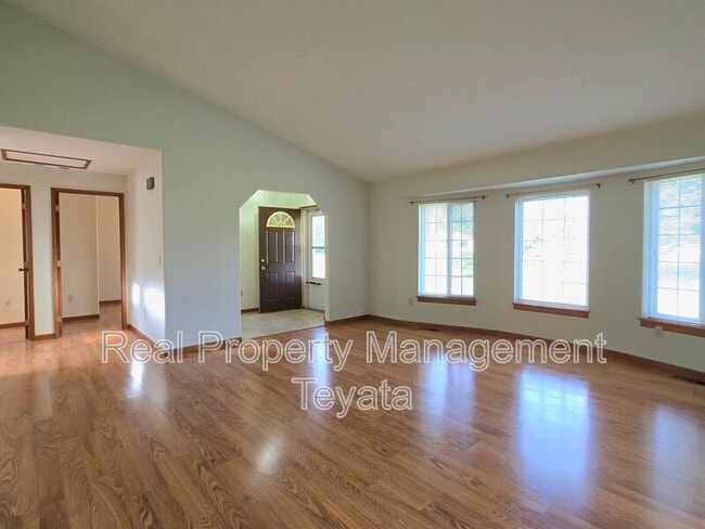 Photo - 338 W King Tut Rd