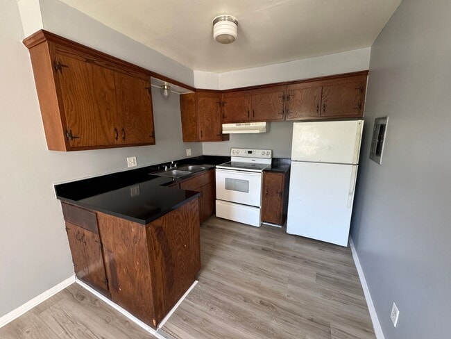 Photo - Warren Park 2 Bedroom Apartment with Balcony Unit 9132 E 10th St- 3