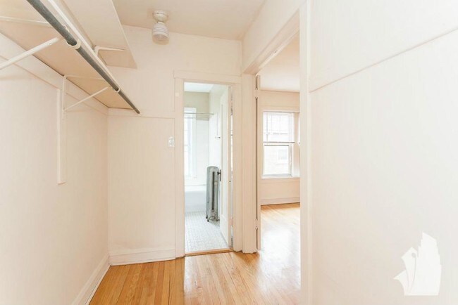 Photo - 2100 W Ainslie St