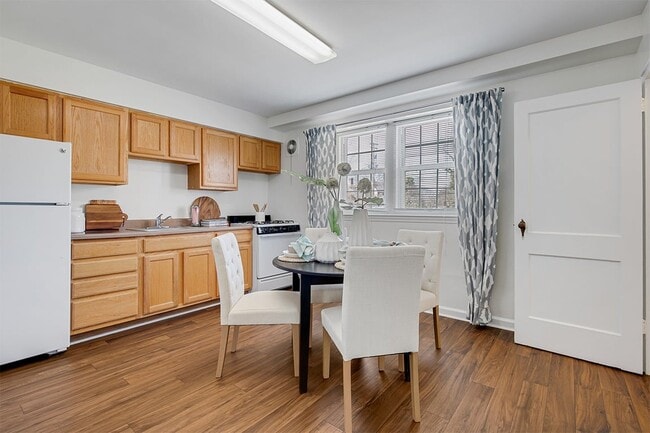 Cross Country Manor Apartments