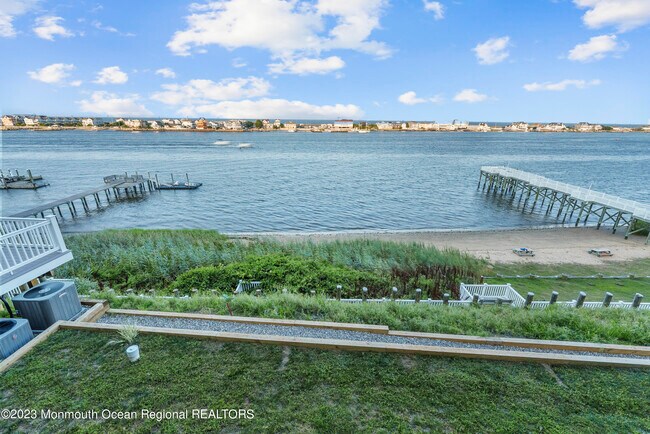 Building Photo - 200 Portland Rd Unit 5