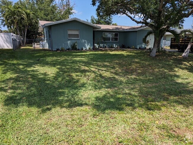 Building Photo - 2702 SE 17th Ave Rental