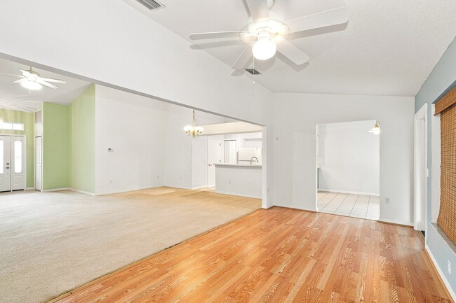 Photo - 11220 Hollander Ave