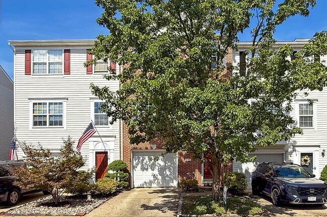 Photo - 239 Golden Larch Ter NE