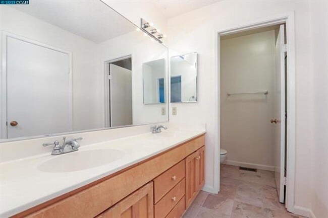 Photo - 3 bedroom 2.5 bathroom townhome w/ 1 car garage in desirable Pleasant Hill neighborhood.