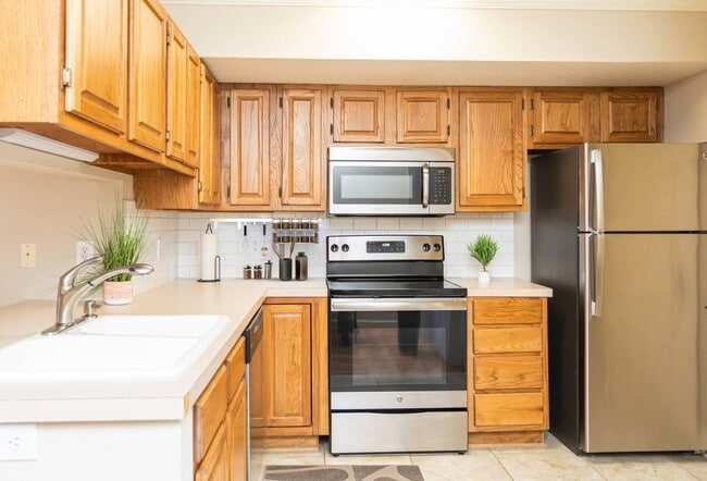 Kitchen - Kerner Mill Townhomes