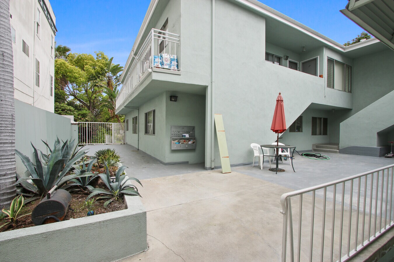 Photo - 744 S.Windsor Blvd. - just south of Wilshi...