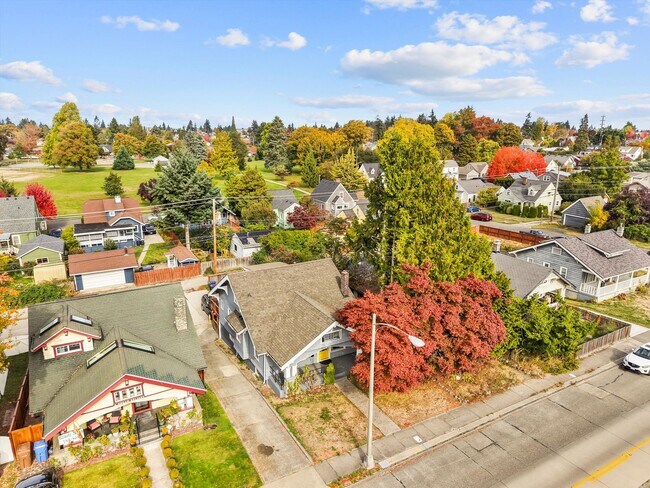 Photo - Charming Tacoma 2BR with Private Patio & RV Parking Unidad A