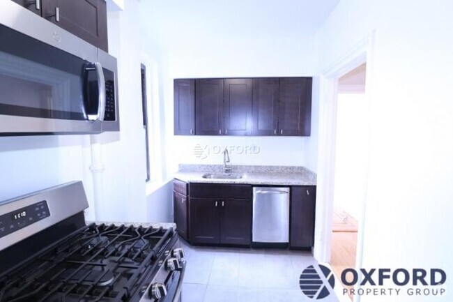 Building Photo - 1 bedroom in Queens NY 11354 Unit B8 Rental